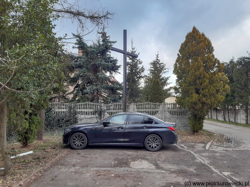 Nowoczesne BMW pod krzyżem